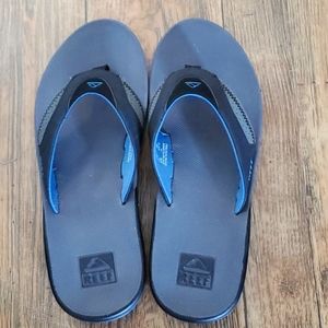 Men's Fanning Reef sandals with Bottle openers